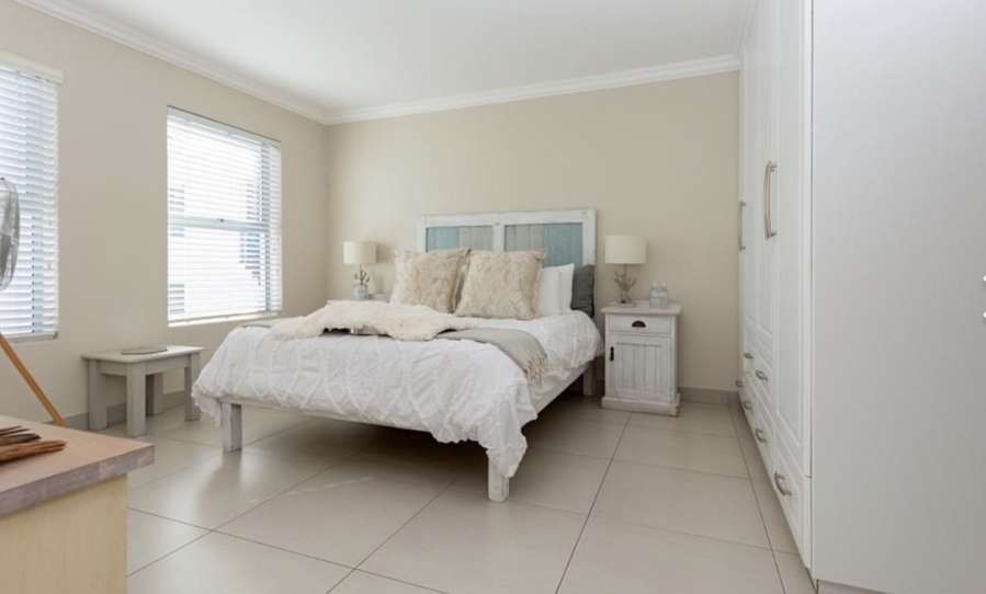 5 Bedroom Property for Sale in Paradise Beach Western Cape